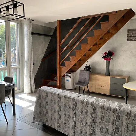 Bilocale Su Due Piani Vicino Centro Apartamento *