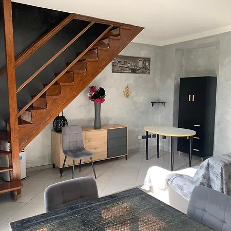 Bilocale Su Due Piani Vicino Centro Apartment