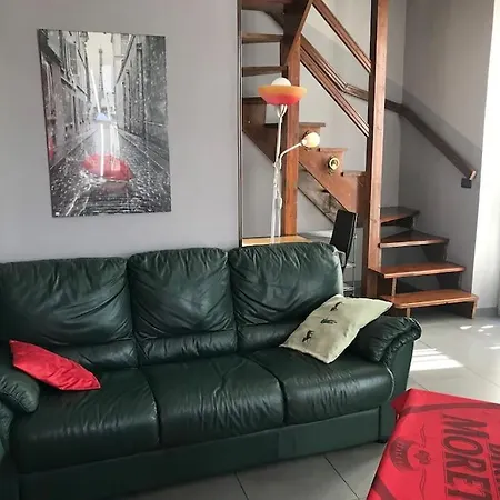 Bilocale Su Due Piani Vicino Centro Appartement *